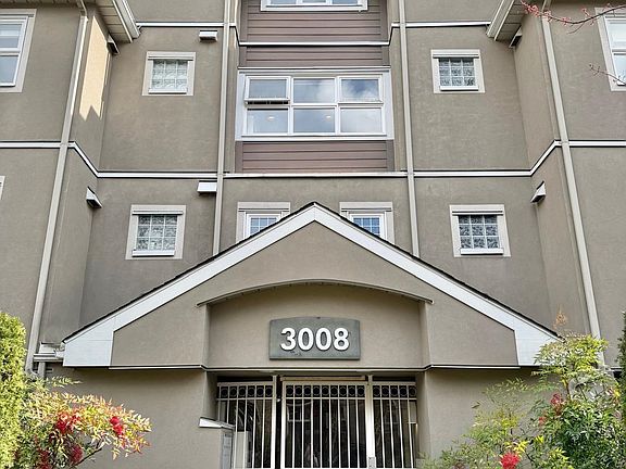 2nd image of 3008 Willow St #102
