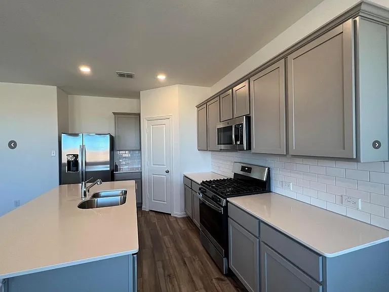 8000 Blue Heron Ln — Photo 6
