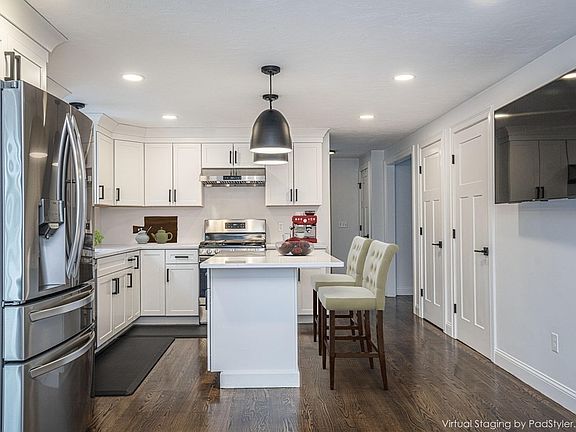 5th image of 18 Harvestwood Ln