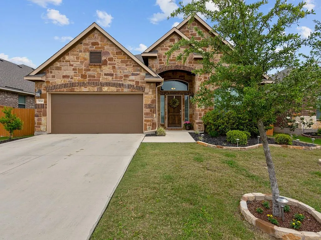 4 bed, 3.0 bath, 2839 sqft, $2,780 — Photo 2