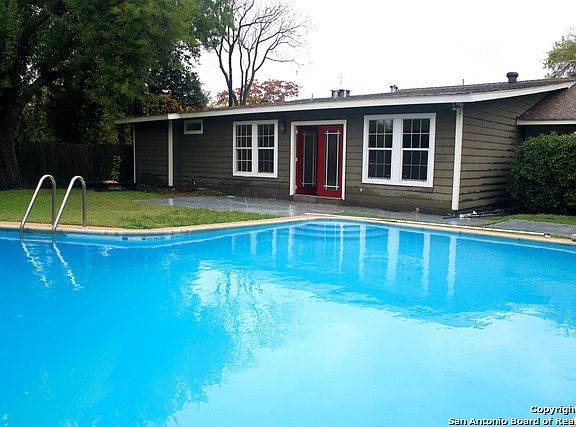 4th image of 806 Northcrest Dr
