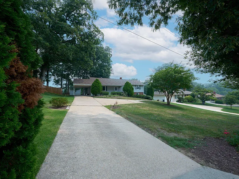 2924 Gracefield Rd — Photo 48