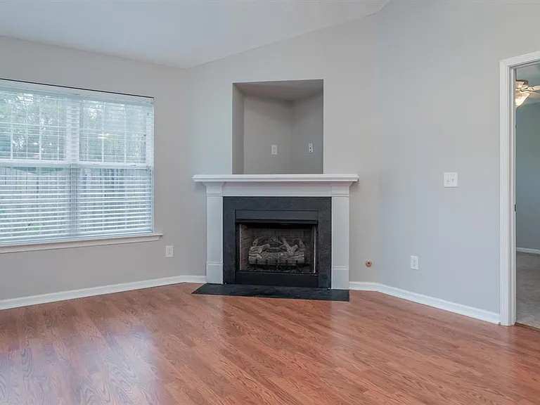 129 Crickhollow Cir — Photo 9