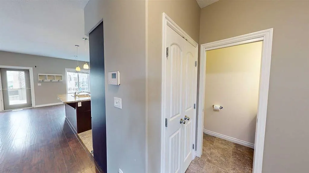 3 bed, 1.5 bath, 1448 sqft, $2,300 — Photo 3