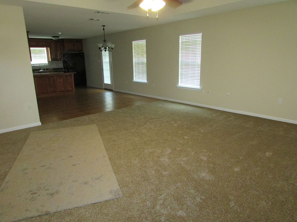 1st image of 4325 Sandy Springs Dr