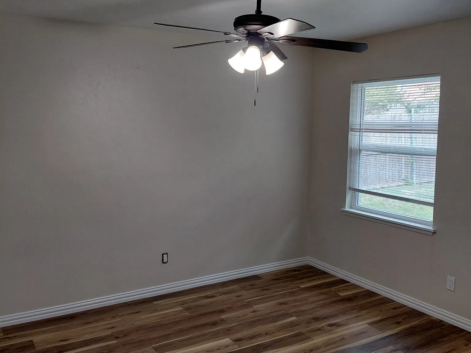 3 bed, 1034 sqft, $1,900 — Photo 4
