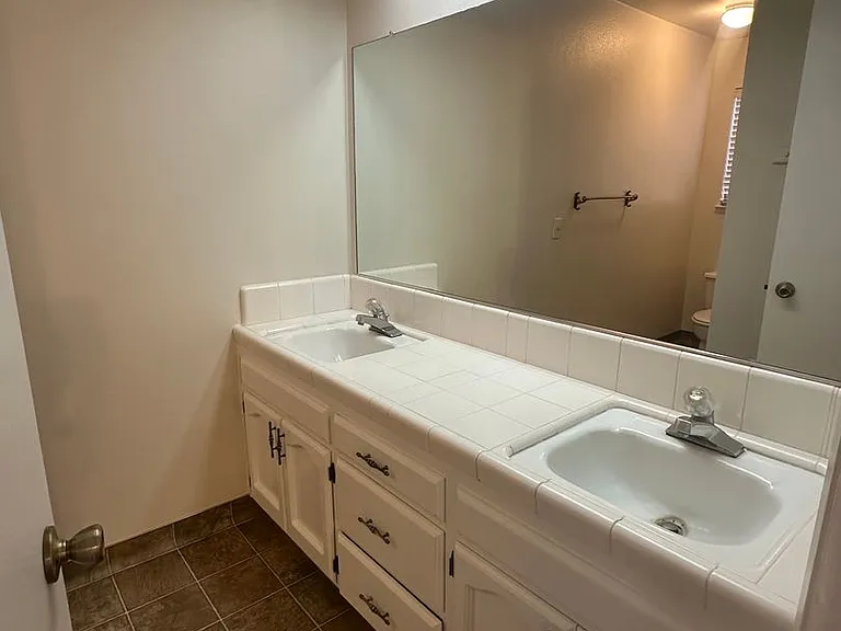 923 Greenfield Ave — Photo 30