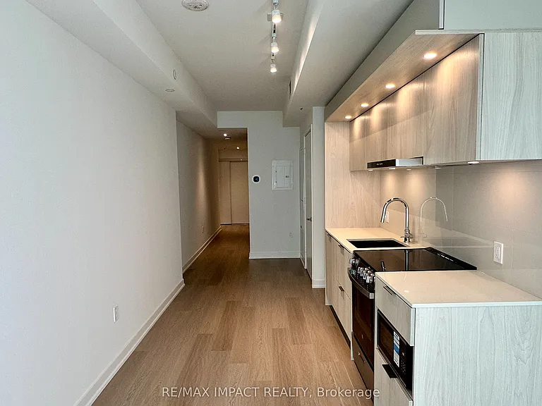 448 Burnhamthorpe Rd W — Photo 15