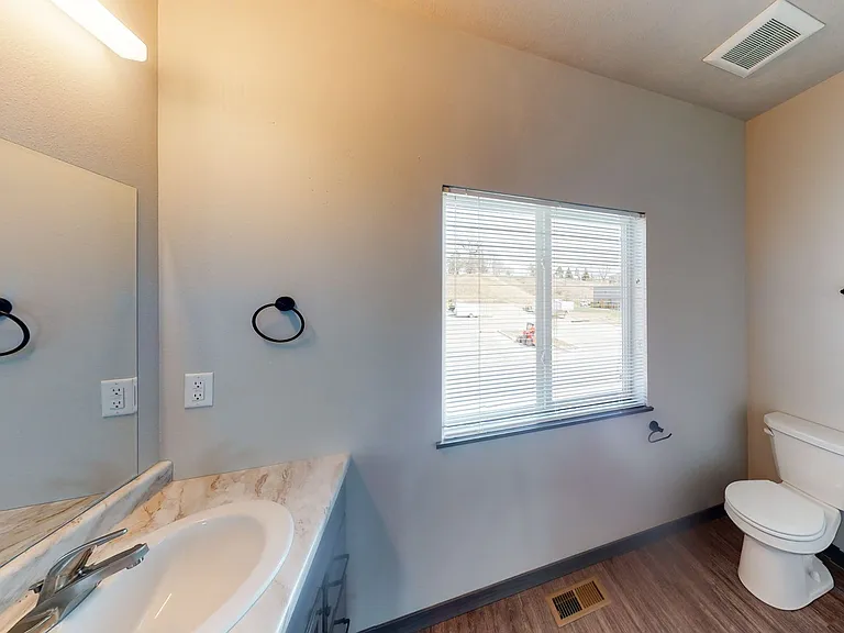 5800 Sunnybrook Plz — Photo 15