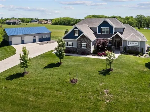 30307 Woodland Dr, Pleasant Hill, MO 64080
