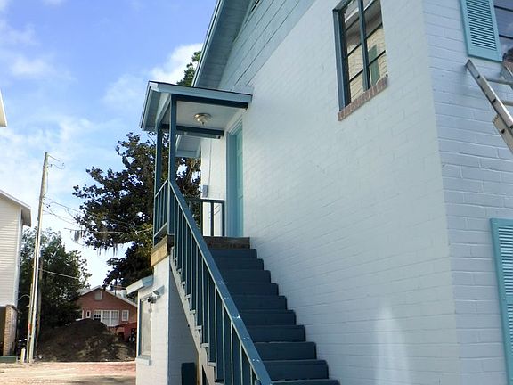 3rd image of 1026 SW 6th Ave House 1028