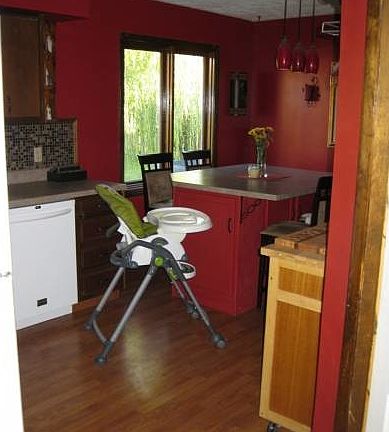 3rd image of 15 Eastridge Ave