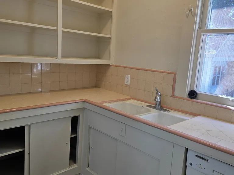 111 Junior St — Photo 11