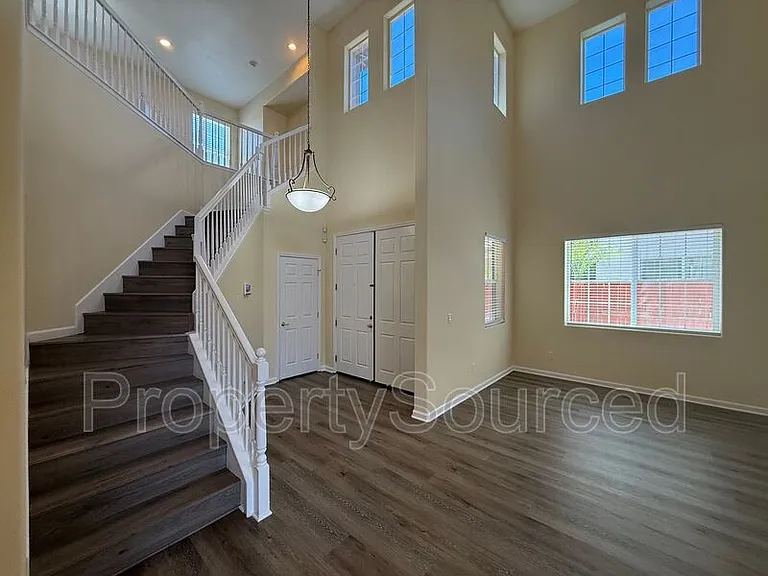1633 Sparrowhawk St — Photo 4