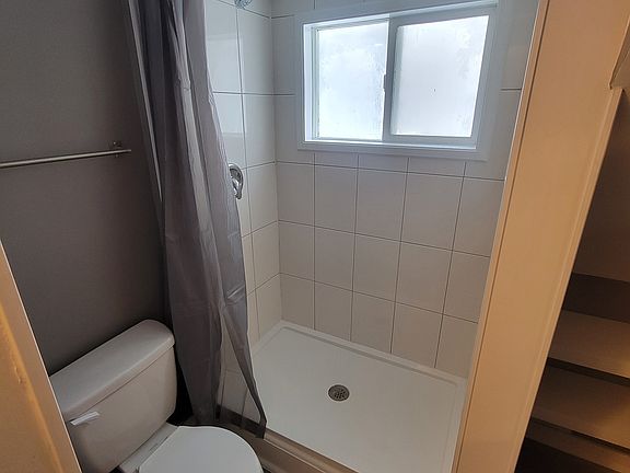 4th image of 1527 Hillcrest Ave NW #2