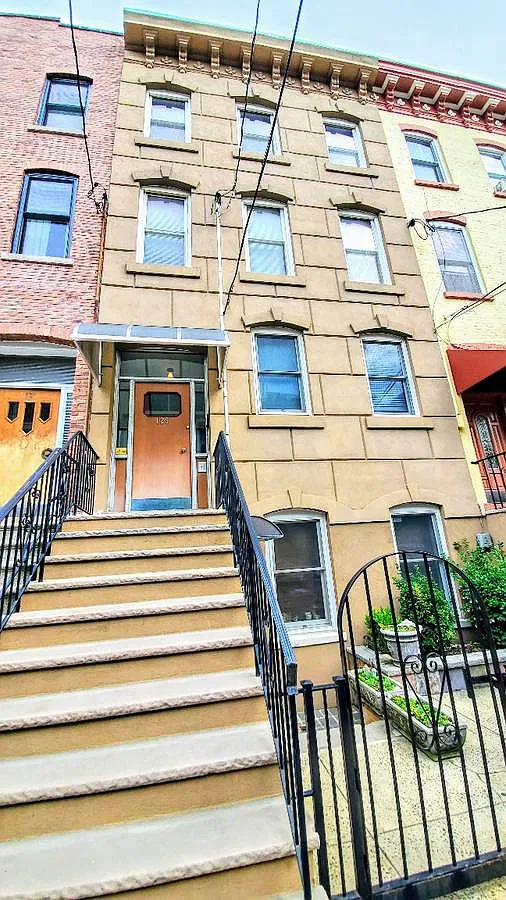 1 bed, $2,100 — Photo 1