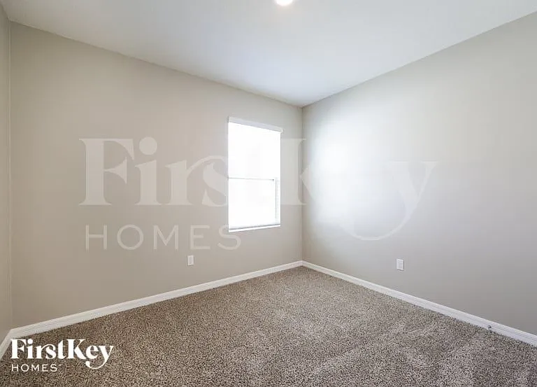 480 Burnham Cir — Photo 12