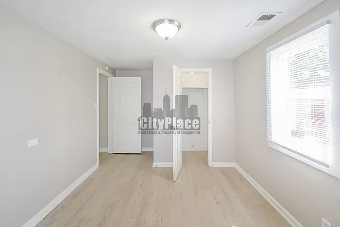 1822 S Chester Ave — Photo 16