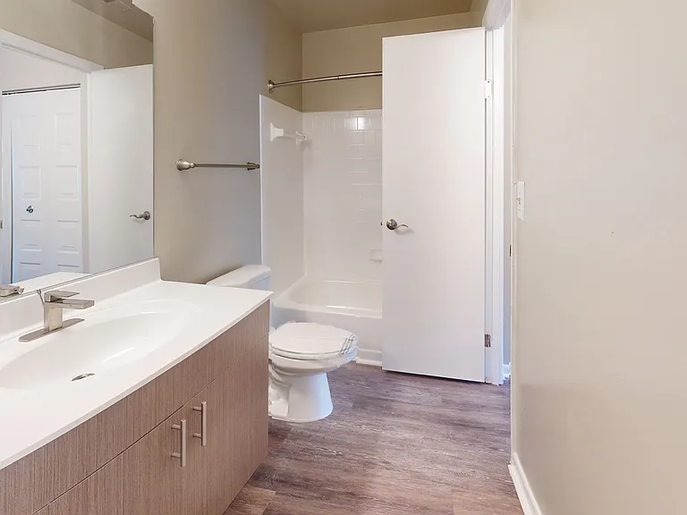 Canterbury Apartments — Photo 109