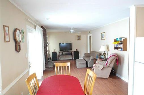 5th image of 8921 Robinson Dr