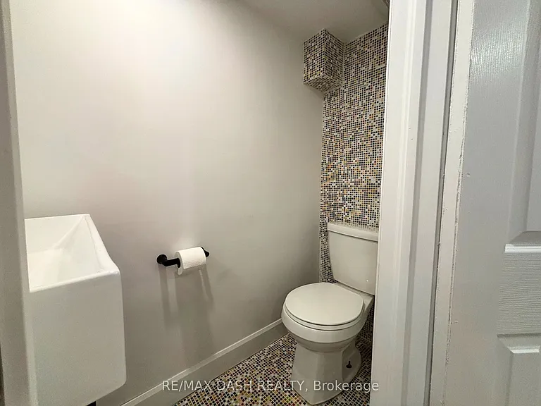 3312 Bathurst St — Photo 21