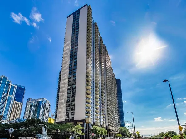400 E Randolph St APT 809, Chicago, IL 60601