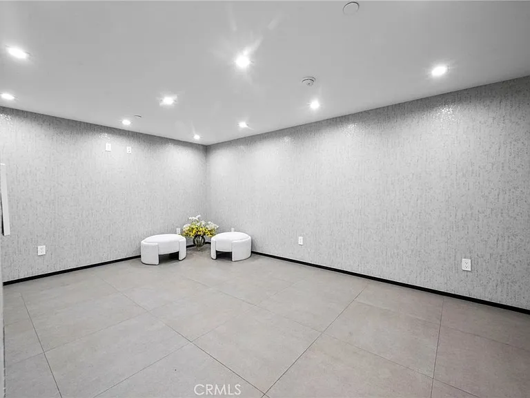 2033 Glencoe Way — Photo 37