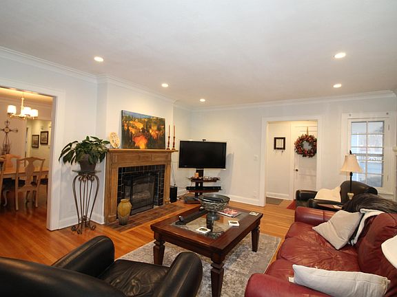 4th image of 311 W 51st St Fl 2