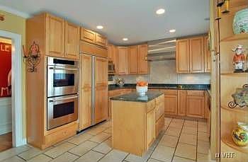 2nd image of 2133 Beechwood Ave