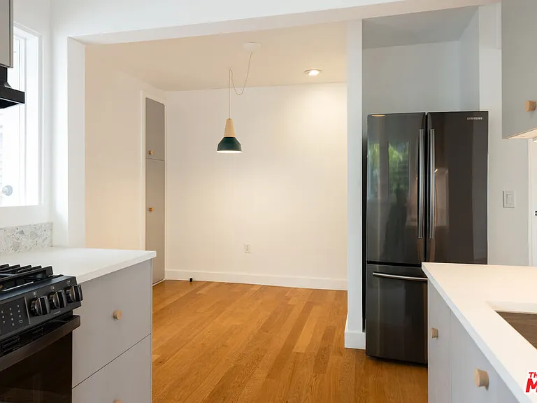 734 Pier Ave — Photo 13
