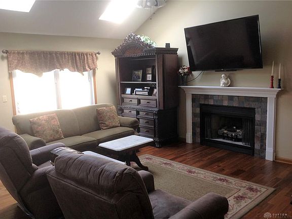 2nd image of 1384 Sugar Maple Dr