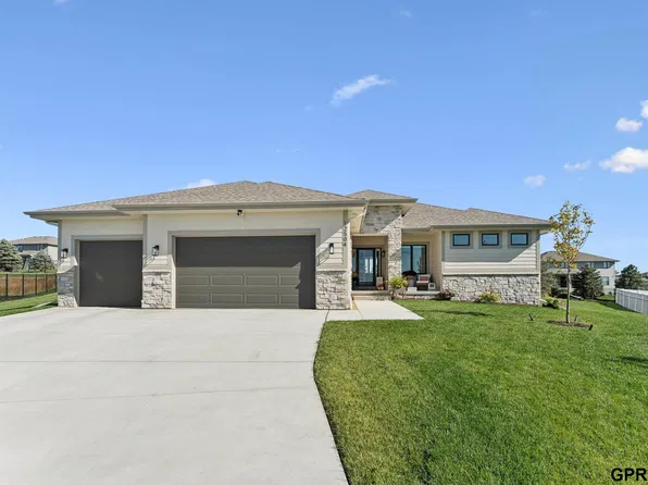 12511 Schirra Cir, Papillion, NE 68046