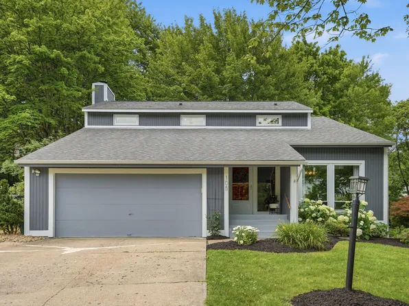 105 Rippling Brook Dr, Sewickley, PA 15143