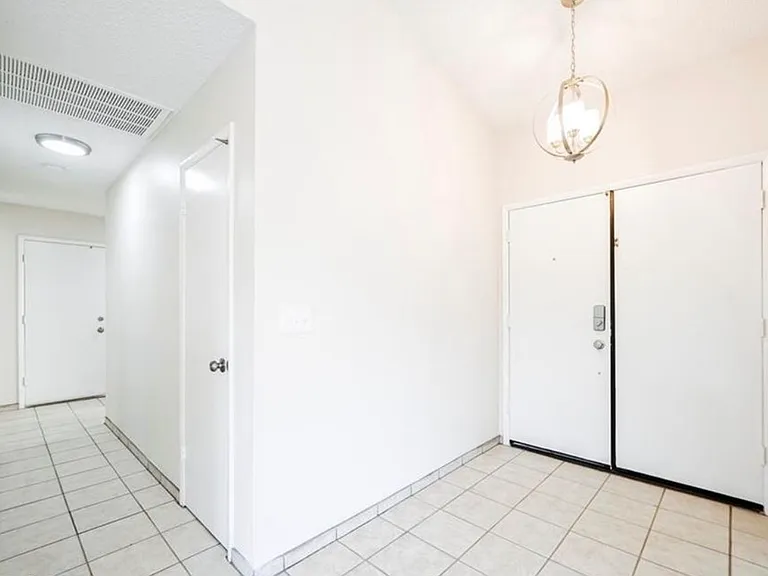 4405 McBride Dr — Photo 4