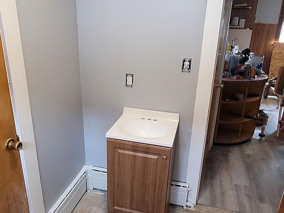 5th image of 545 Willett St #1