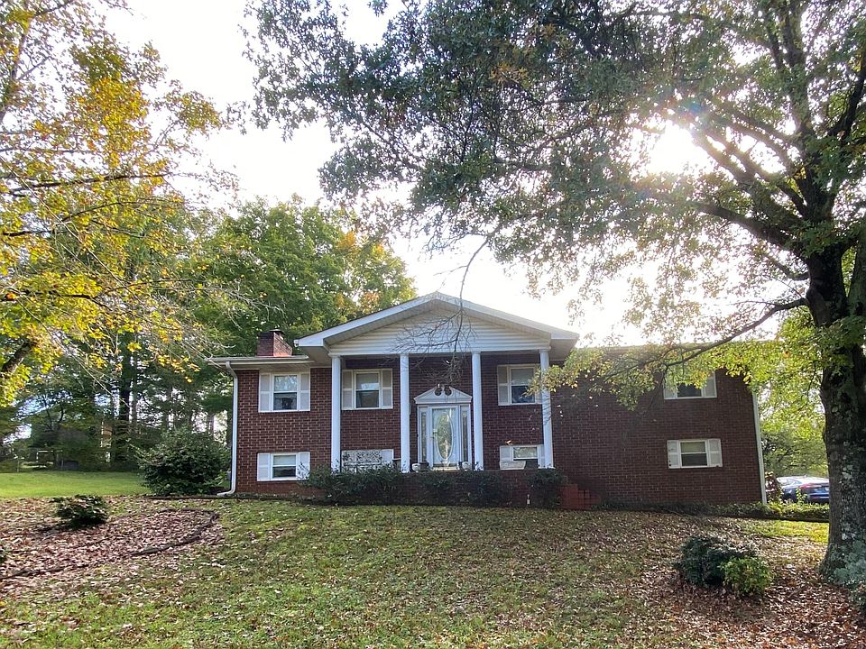 1st image of 1002 Wren Cir #15