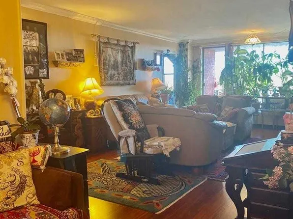 61-20 Grand Central Parkway image 5 of 18