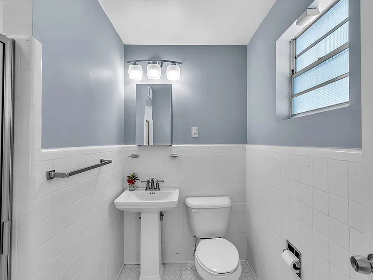 317 Kensington Dr — Photo 24