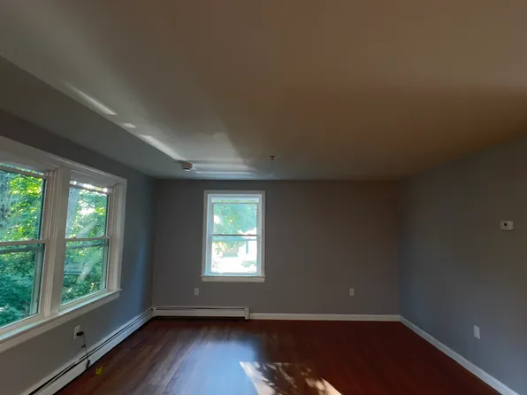 206 Pleasant St #5, Claremont, NH 03743
