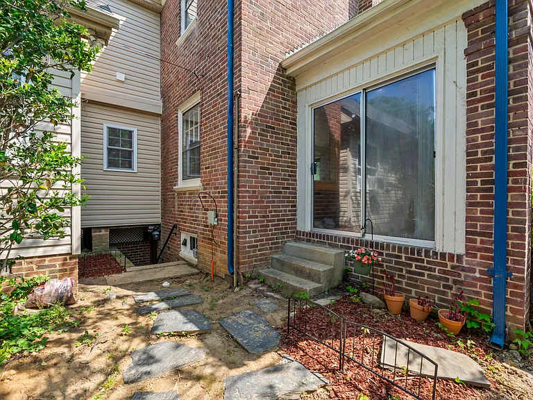 3408 Montrose Ave — Photo 44