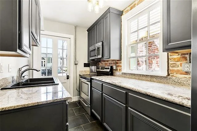 823 Dauphine St #A — Photo 3