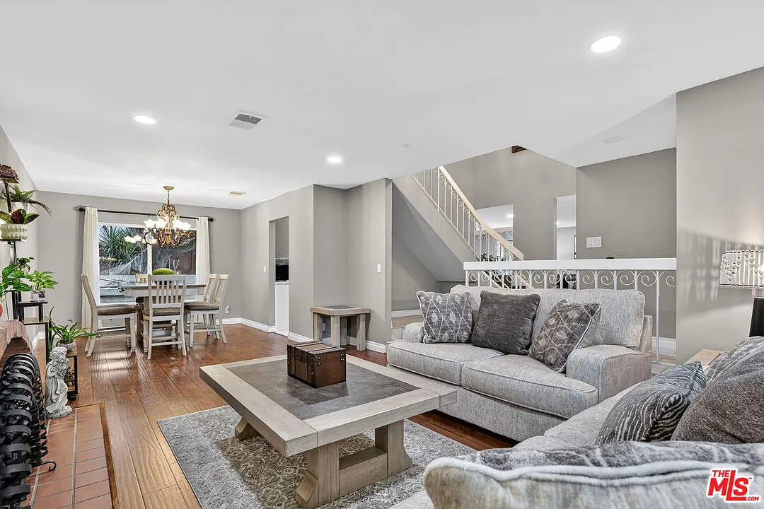 4 bed, 2.5 bath, 2695 sqft, $6,000 — Photo 4