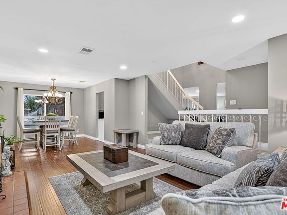 5th image of 2148 Elmdale Ave