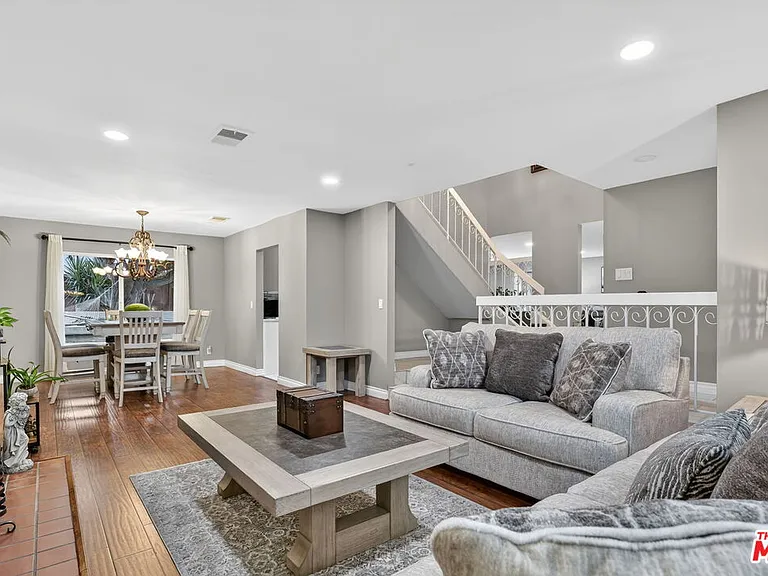 2148 Elmdale Ave — Photo 4