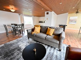 655 W Lakeshore Dr, Lincoln, NE 68528