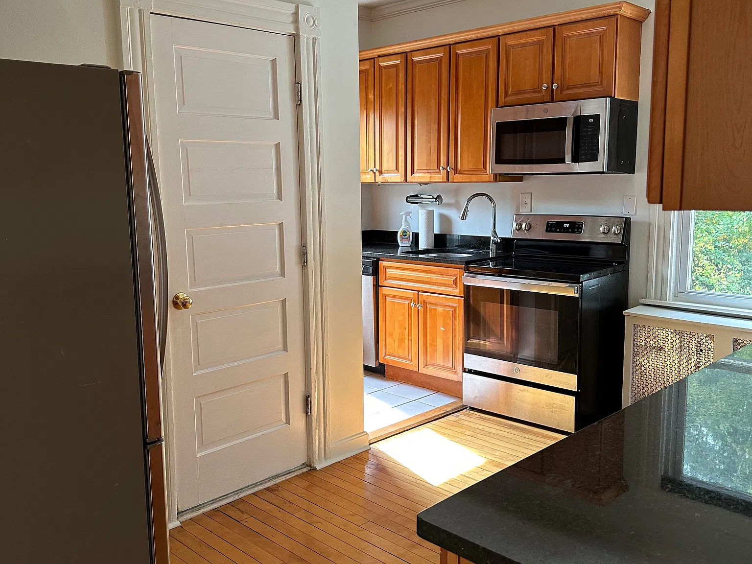 3 bed, 1700 sqft, $3,000 — Photo 2