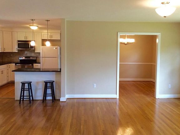 4th image of 539 W Carrollton Ave