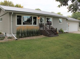 253 W Rolette St, Pembina, ND 58271