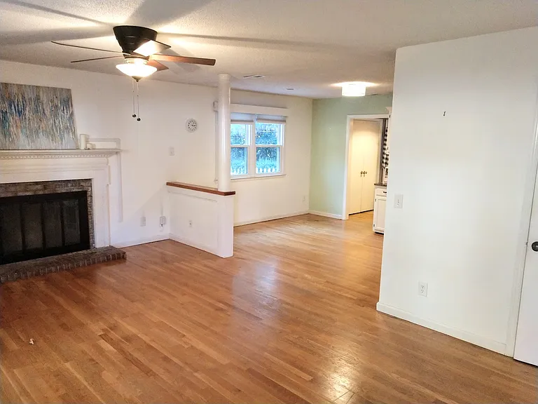 400 Hillstone Dr — Photo 3