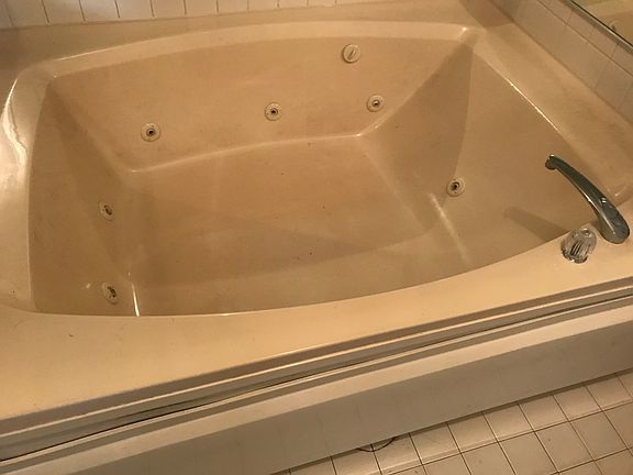 5th image of 5970 Lake Bluff Dr Unit 102